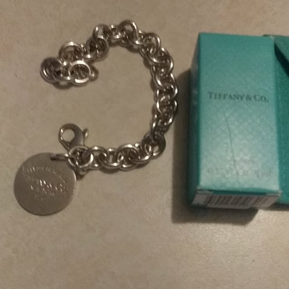 Euc. Auth big tiffany round tag bracelet 7.5 - Picture 2 of 6